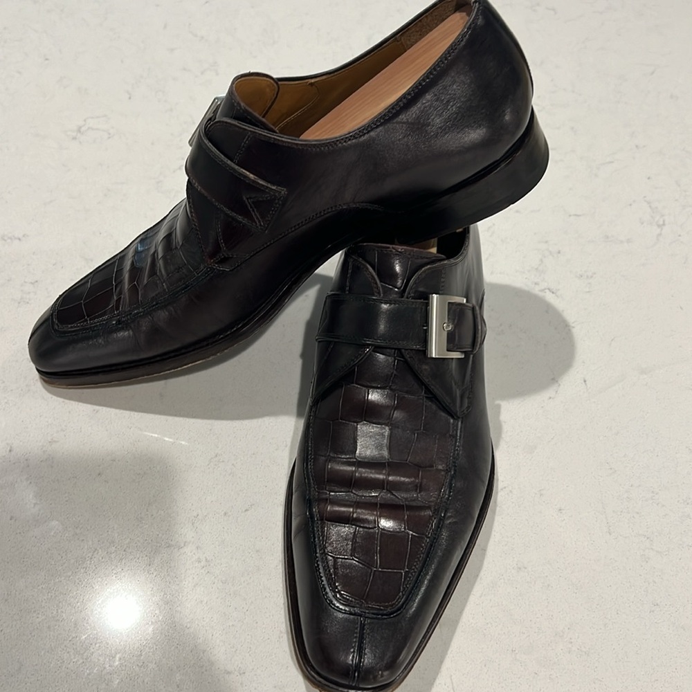 Magnanni shoes. Excellent condition. Chocolate color. Soles great. Made in Spain